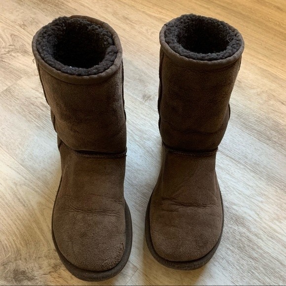 Ugg Classic Short Brown, Size 5 - Picture 5 of 7